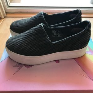 JC Play Platform Slip-On Sneakers (Women’s 8)